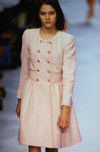 998888394_chanel-ss-1996-lonneke-engel(3).thumb.jpg.2f22dbfcbf4b078b85199233d054ead5.jpg