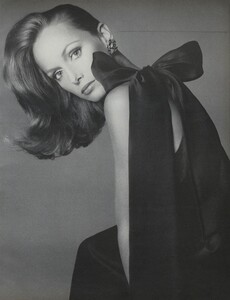 Avedon_US_Vogue_September_15th_1972_20.thumb.jpg.94dd937b0c92fe7cfb92384e8419cbdc.jpg