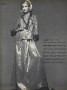 Avedon_US_Vogue_September_15th_1972_25.thumb.jpg.16370409a79065c786fbeaad1d205355.jpg