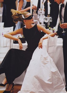 Ball_Meisel_US_Vogue_December_1997_06.thumb.jpg.7fd5821d87d1ead21e957d9461c2eeec.jpg