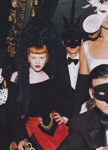 Ball_Meisel_US_Vogue_December_1997_08.thumb.jpg.90159147c3cd0e89894457a66893d123.jpg