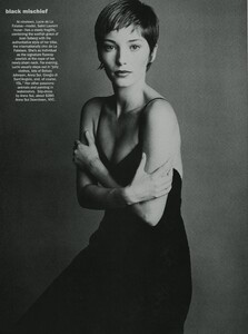 Black_Meisel_US_Vogue_December_1992_03.thumb.jpg.7e1685534adbf65de2cbad1f8663aec3.jpg