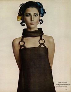 Brown_Avedon_US_Vogue_April_1st_1967_02.thumb.jpg.9468e195f29a008f381771e9b2847cd4.jpg