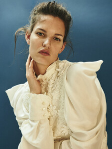 Charly-Calderon-Woman-Madame-Figaro-Lucinda-Schaefers-8.jpg