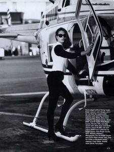 Class_Snyder_US_Vogue_February_1991_04.thumb.jpg.016e8cc9fc34519a5a46297ad04115b5.jpg