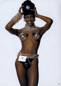 Crystal_Penn_US_Vogue_March_1992_04.thumb.jpg.f84f2c3e61d390ce74d9091341a65368.jpg