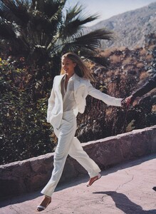 Elgort_US_Vogue_April_2000_01.thumb.jpg.eaeb2f986f1c7f3e8efbb5b1b905bd00.jpg
