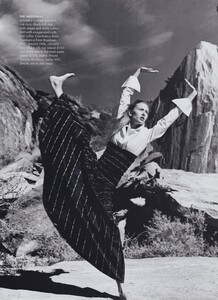 Elgort_US_Vogue_April_2000_04.thumb.jpg.3dfffb428db9675c7865a9fee7f35be0.jpg