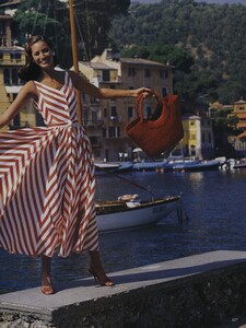 Elgort_US_Vogue_December_1992_02.thumb.jpg.90e96a3d7f3a89ebe95b0aa88c2eac14.jpg