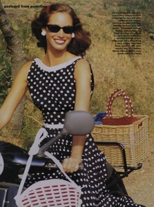 Elgort_US_Vogue_December_1992_13.thumb.jpg.15629f7e2eb1f52f0f4af913feb666c5.jpg