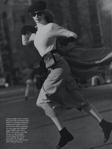 Elgort_US_Vogue_July_1992_09.thumb.jpg.5d0208ac376a6890e0ce182df2c77203.jpg
