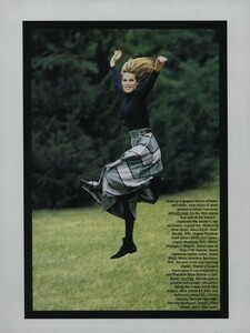 Elgort_US_Vogue_October_1992_06.thumb.jpg.06426d907b98c0758bdc8677a3e480ce.jpg