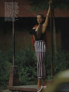 Feurer_US_Vogue_July_1992_04.thumb.jpg.83dbce5043394eda633f413a4f684ea9.jpg