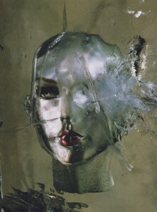 Freeze_Penn_US_Vogue_February_2003_02.thumb.jpg.c4a02d56c1b2258e7b062bc3ebe68b76.jpg