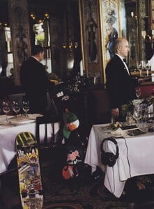 GP_Testino_US_Vogue_October_2005_09.thumb.jpg.71cb17704b93565a0c3e30d03399d967.jpg