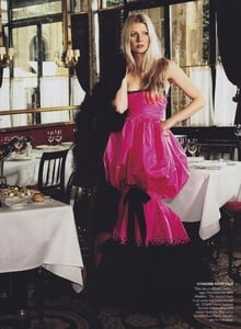 GP_Testino_US_Vogue_October_2005_10.thumb.jpg.0798a89c9d05968f8e3e247262d8f017.jpg