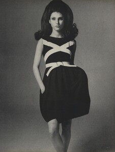 Galanos_Penati_US_Vogue_April_1st_1967_02.thumb.jpg.0ddade6fba5f8f678f7ba975f6fee204.jpg