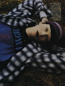 Grunge_Meisel_US_Vogue_December_1992_10.thumb.jpg.53a058d78f88bca78d8d485c1cf7621c.jpg
