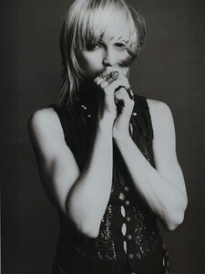 Head_Meisel_US_Vogue_October_1992_02.thumb.jpg.dbaaa665649f0b6fb9d4219c74317ef4.jpg