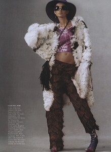 House_Meisel_US_Vogue_December_1999_10.thumb.jpg.c2a978eec8313cf989ab392b67fd92e8.jpg