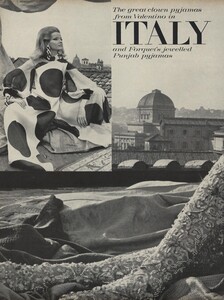 Italy_Rubartelli_US_Vogue_April_1st_1967_01.thumb.jpg.858f927d69efc149fa15411238eb854e.jpg