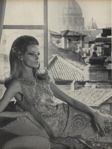 Italy_Rubartelli_US_Vogue_April_1st_1967_07.thumb.jpg.54d52bbabc80c49da53ea4b443fadd9d.jpg
