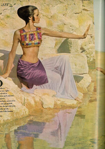 Journey_Rubartelli_US_Vogue_April_1st_1967_04.thumb.jpg.0cb8dcf0253f2b5264b113df33c0a540.jpg