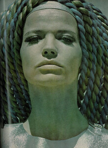 Journey_Rubartelli_US_Vogue_April_1st_1967_07.thumb.jpg.3facffce845e4ea783cdb0d56d5b5b11.jpg