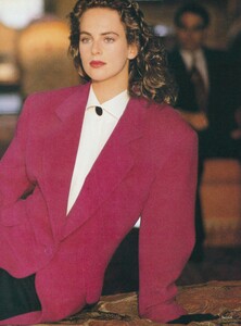 Kirk_US_Vogue_July_1987_02.thumb.jpg.bbef0e56fb6bb64d95826118bad9fc3a.jpg