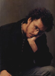 Leibovitz_US_Vogue_April_1994_02.thumb.jpg.96bb8c62290c22070d7e6c8218937573.jpg