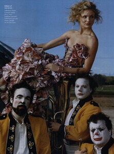 Leibovitz_US_Vogue_May_2003_14.thumb.jpg.d775c951d0ec85f8d94b71db68bcfb0a.jpg