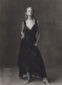 Leibovitz_US_Vogue_November_2003_02.thumb.jpg.de5eb0d577557912dbe795792e3f7652.jpg