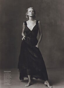 Leibovitz_US_Vogue_November_2003_02.thumb.jpg.f564518a17c39c9722b4323bf3ea8095.jpg