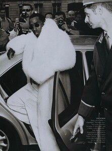 Leibovitz_US_Vogue_October_1999_11.thumb.jpg.38af0c6007d8fd57d689a40ddd0260f7.jpg
