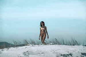 Lina-Lorenza-by-Adrian-Shields-7.thumb.jpg.2411af060f1070761677ddbb5ca07dd3.jpg