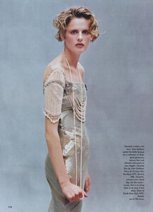 Lindbergh_US_Vogue_December_1997_05.thumb.jpg.0e7fe74e8905ade3f51c7cf13b669f8f.jpg