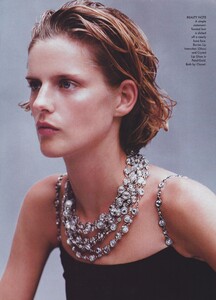 Lindbergh_US_Vogue_December_1997_10.thumb.jpg.bfc6a1a1e99659dc1c68c154aa8aa529.jpg