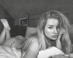 Lottie-Moss-Sexy-Nipslip-13.jpg