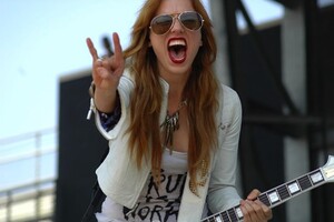 Lzzy-Hale-ROTR.jpg