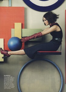 Meisel_US_Vogue_August_2007_08.thumb.jpg.06ac6dbd7a3b4c9a0b9d66718bdfdf1d.jpg