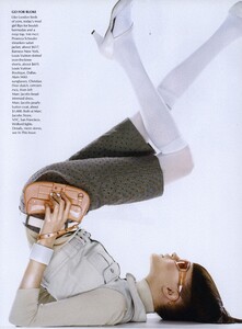 Meisel_US_Vogue_May_2003_04.thumb.jpg.f0c076c7a42a39334594fbc9ce07f471.jpg