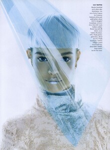 Meisel_US_Vogue_May_2003_10.thumb.jpg.7ef4621a491c5487d24e2a3318127ae0.jpg