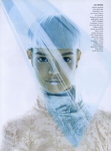 Meisel_US_Vogue_May_2003_10.thumb.jpg.df11f10573afbeb950c3be3d75760298.jpg
