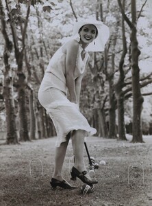 Meisel_US_Vogue_October_1999_05.thumb.jpg.69c470cdf5dcc327a78014e98194768b.jpg