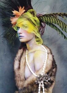 Meisel_US_Vogue_October_2003_09.thumb.jpg.3cff2ab24138a4b3bda9bd4b1e672c86.jpg
