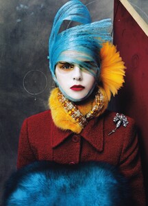 Meisel_US_Vogue_October_2003_16.thumb.jpg.2252b1f0494584e49e0638c68e2ac8cd.jpg