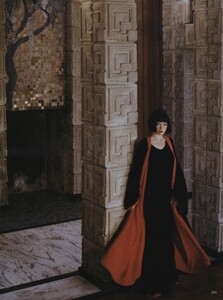 Metzner_US_Vogue_October_1992_02.thumb.jpg.d5cb8ee7680b7e9b1cf0920c7b83d4f3.jpg