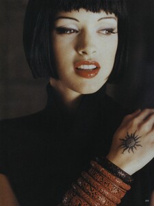 Metzner_US_Vogue_October_1992_06.thumb.jpg.8fd5717851b822f2e3761d5e6ef69c93.jpg