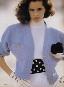 Paris_Kirk_US_Vogue_January_1988_10.thumb.jpg.ef8988d42586f95ee5f36cdd87e997af.jpg