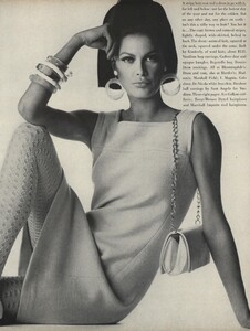 Penn_US_Vogue_April_1st_1967_02.thumb.jpg.6b63be9e96d7d90702ce12be7a0a2d1c.jpg